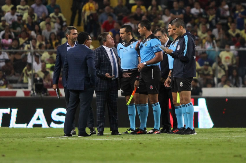 Herrera explotó contra los hombres de negro. (Foto: Imago7)