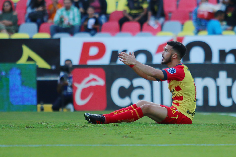 Villafañez reclamando una falta (FOTO: Imago7)