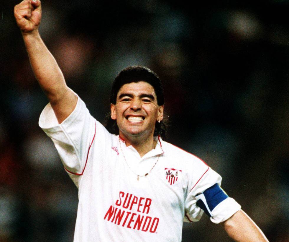 Diego Armando Maradona. Diego no vivió sus mejores años en el Sevilla, pero es recordado debido a su estatus de estrella.