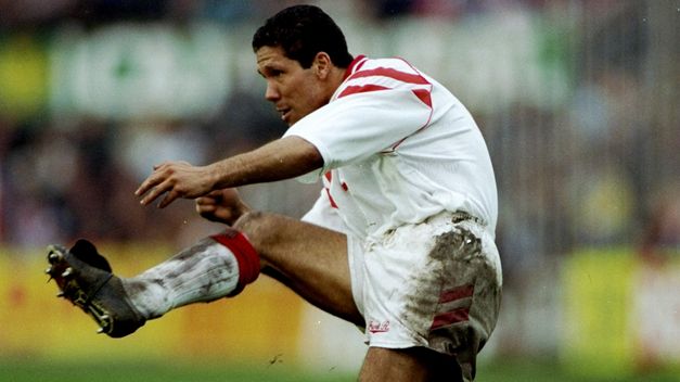 Diego Simeone. El recio mediocampista argentino también vistió la camiseta del Sevilla.