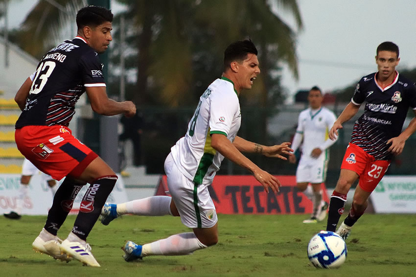 Loros tomó la ventaja, pero casi al final del juego Cimarrones reaccionó. (Foto: Imago7)