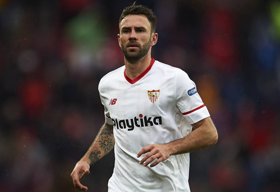 Miguel Layún fue el segundo futbolista mexicano en vestir la camiseta del Sevilla: jugó 18 partidos y marcó 2 goles.