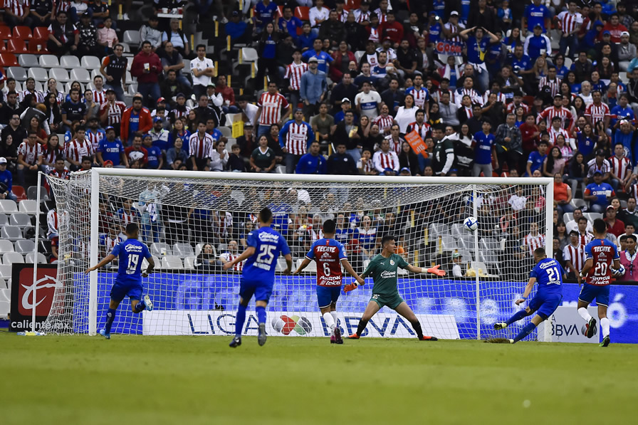 Rodríguez así adelantó a La Máquina. (Fotos: Mexspor e Imago 7)