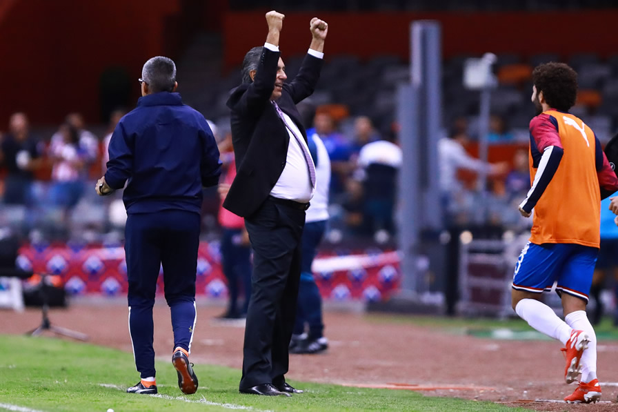 Y para no variar, un festejo vistoso de Tomás. (Fotos: Mexspor e Imago 7)