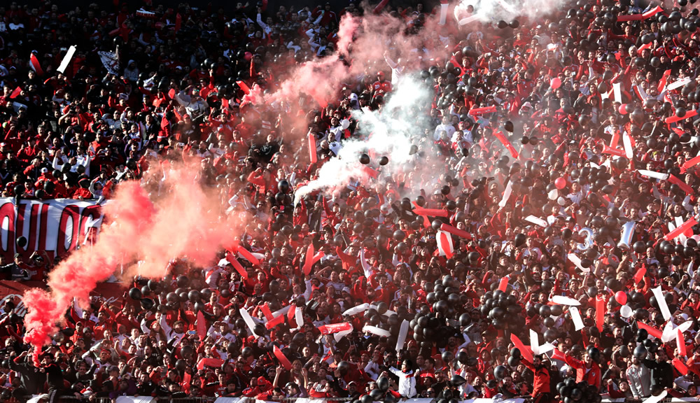 La hinchada millonaria montó una fiesta en la previa (FOTO: AFP)