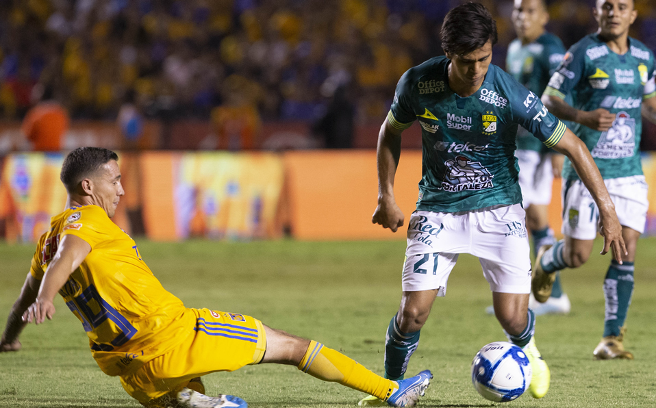 Macías no logró anotar ante Tigres en la Jornada 8. (Foto: Mexsport)