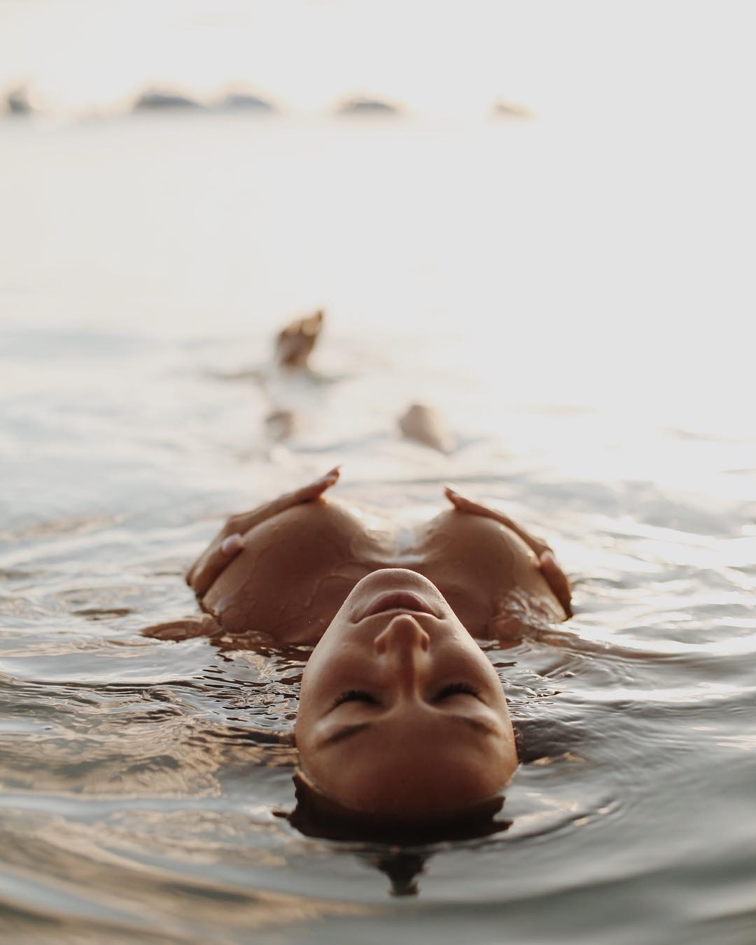 Carlota Enseñat, la belleza que enamora en las playas del mundo. Sus mejores fotos en El Lado Bello de Instagram.