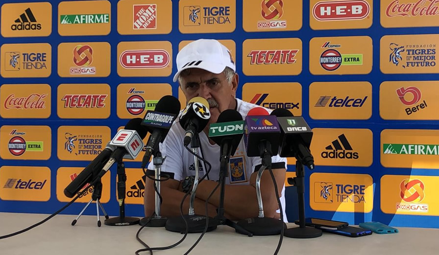 Tuca en la conferencia de esta tarde. (Foto: Jorge Rosales)