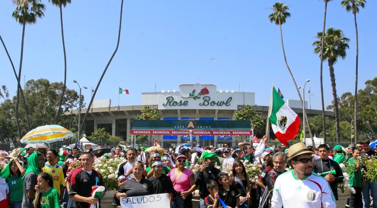 El Rose Bowl de Pasadena, California ha sido escenario de varios duelos entre estas escuadras.