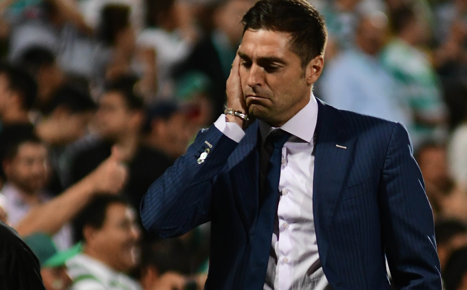Diego Alonso ha sido criticado por la afición de Rayados. (Foto: Mexsport)
