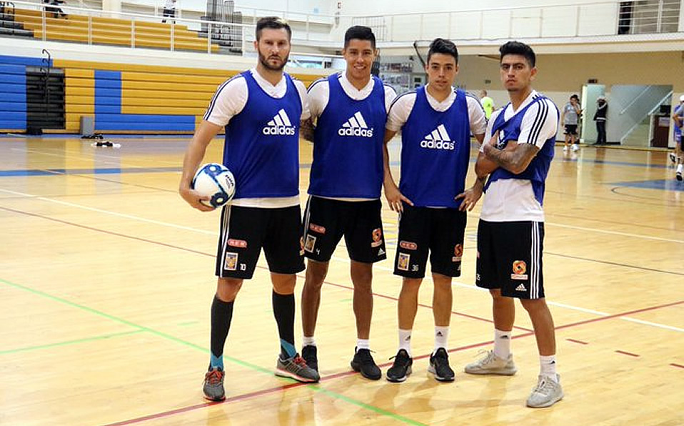 El equipo felino entrenó en el gimnasio del Polideportivo. (Foto: @TigresOficial)
