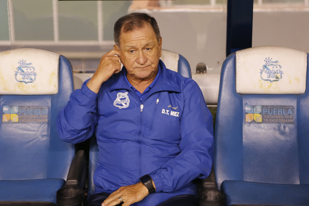 Ese mismo mes, Enrique Meza dejó el banquillo del Puebla. (Imago7)