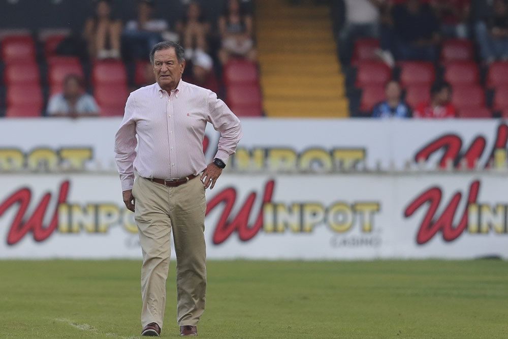 El Ojitos Meza dejó un equipo por segunda vez en el año, al renunciar a Veracruz a fines de agosto. (Imago7)