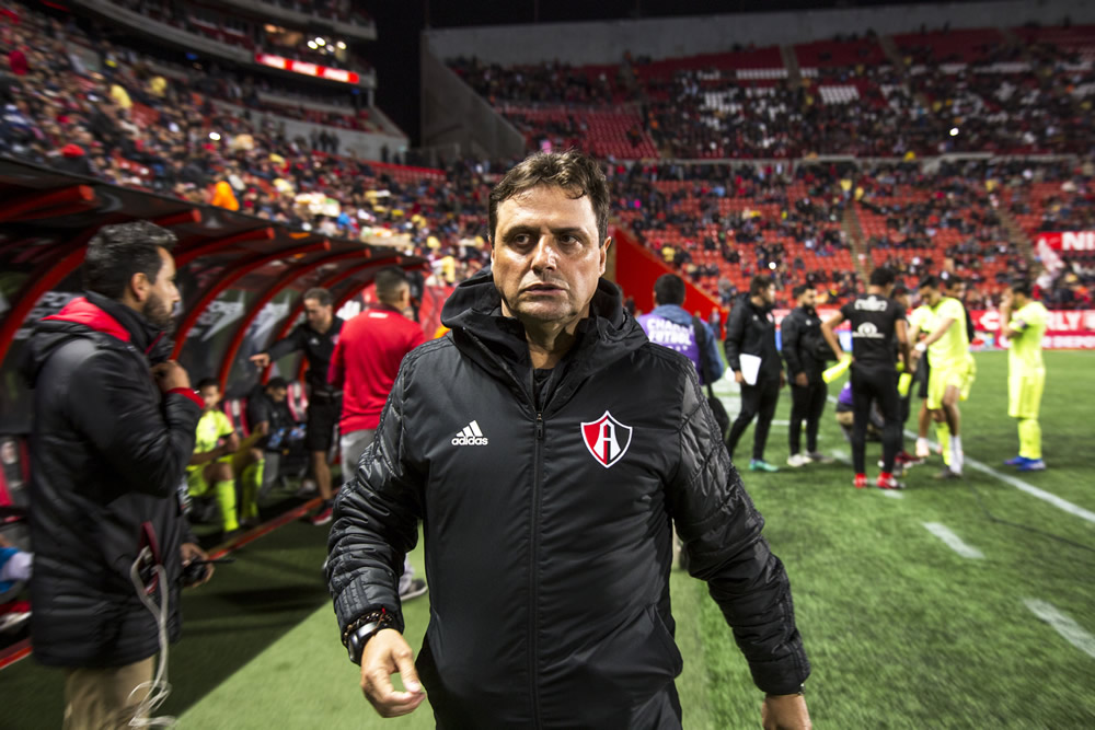 Con Rafa Márquez como directivo, Guillermo Hoyos dejó el Atlas tras 10 partidos dirigidos. (Imago7)