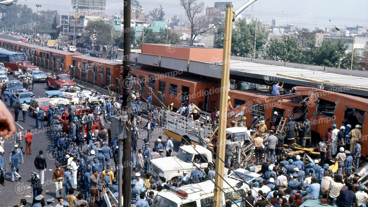 En 1975, la tragedia llegó al Metro cuando dos trenes chocaron en la línea 2. (Fototeca MILENIO).