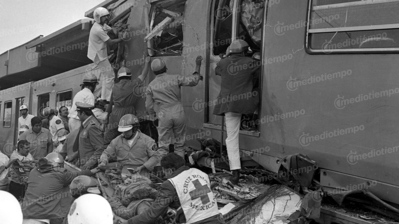 En 1975, la tragedia llegó al Metro cuando dos trenes chocaron en la línea 2. (Fototeca MILENIO).