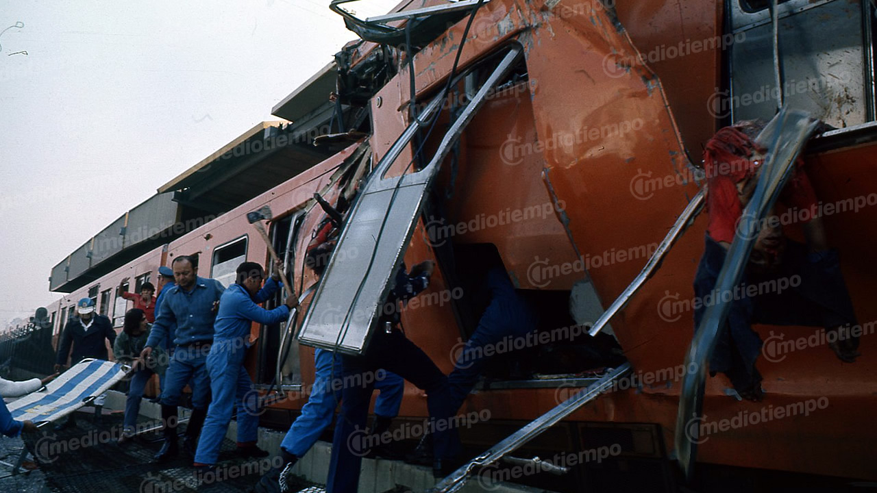 En 1975, la tragedia llegó al Metro cuando dos trenes chocaron en la línea 2. (Fototeca MILENIO).