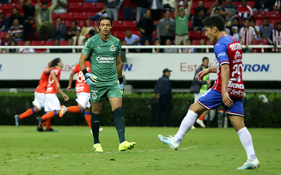 Chivas no recompone el paso, ni en Liga ni en Copa. (Foto: Imago 7)