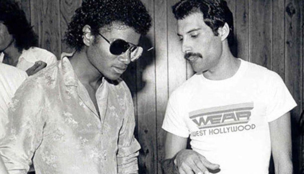 Las imágenes más impactantes de Freddie Mercury, el hechicero que encantaba con su voz