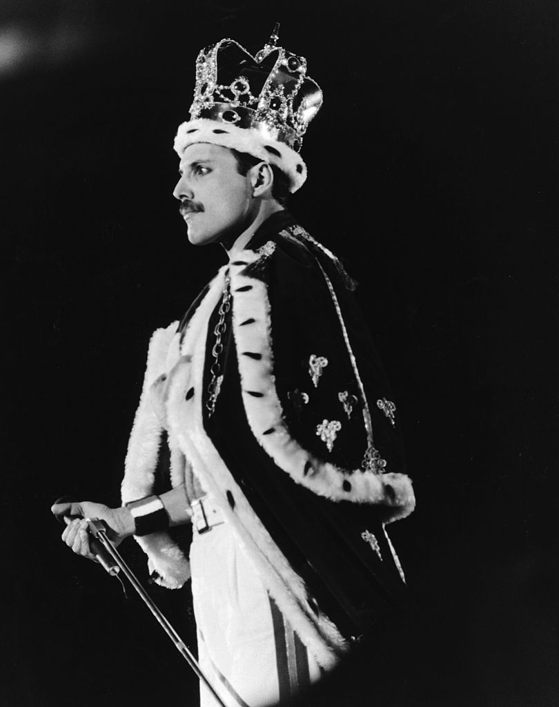Las imágenes más impactantes de Freddie Mercury, el hechicero que encantaba con su voz