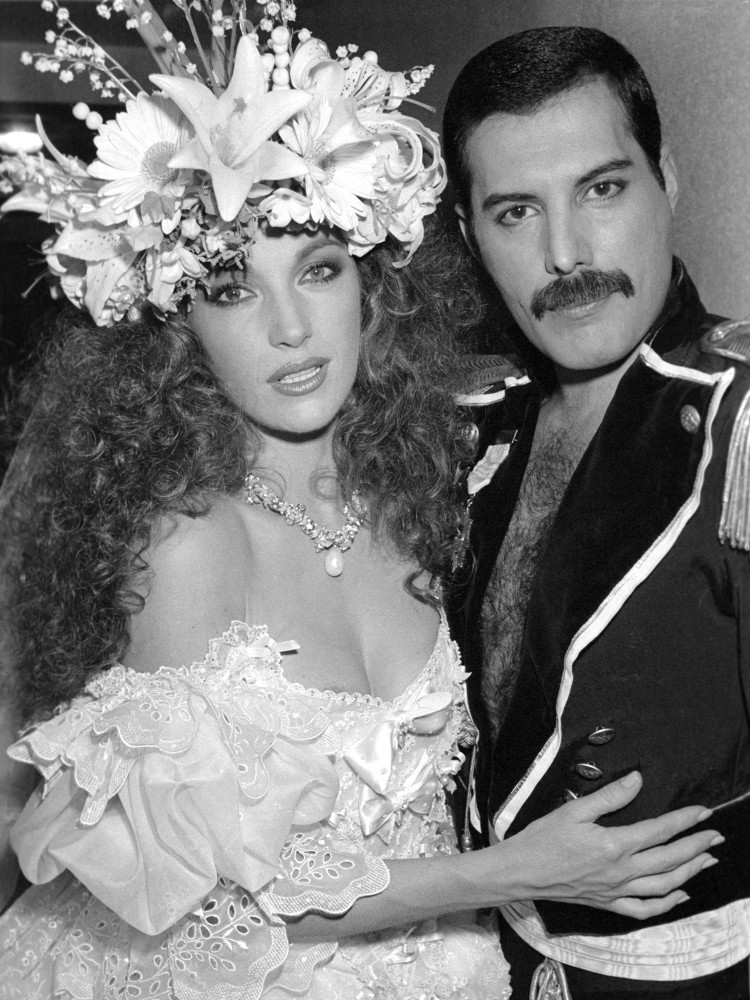 Las imágenes más impactantes de Freddie Mercury, el hechicero que encantaba con su voz
