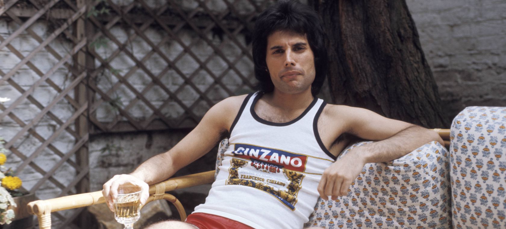 Las imágenes más impactantes de Freddie Mercury, el hechicero que encantaba con su voz