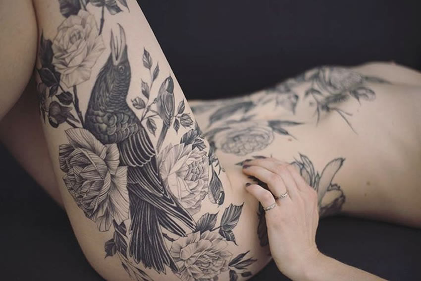 El negro de la tinta contrasta en la piel blanca de Penelope Archer. Foto: @thepennyarcher