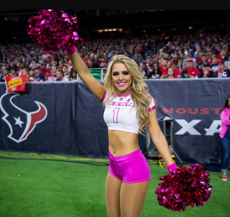 ¡La NFL está de regreso! La Temporada del Siglo no podría estar completa sin las más bellas porristas.