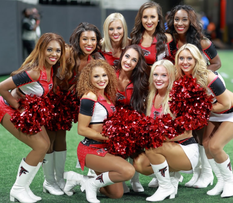 ¡La NFL está de regreso! La Temporada del Siglo no podría estar completa sin las más bellas porristas.