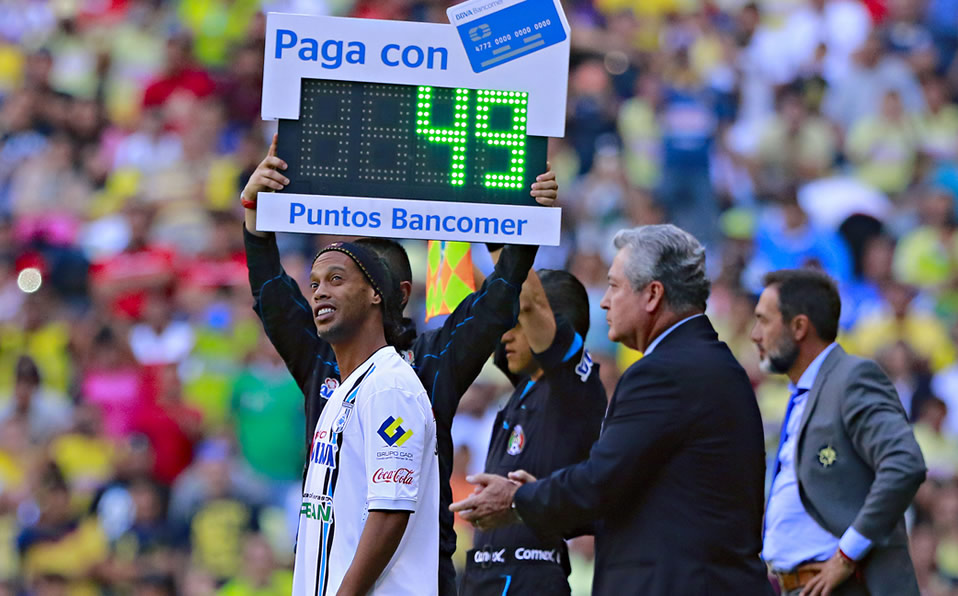 Un día como hoy Dinho llegaba a la Liga MX.