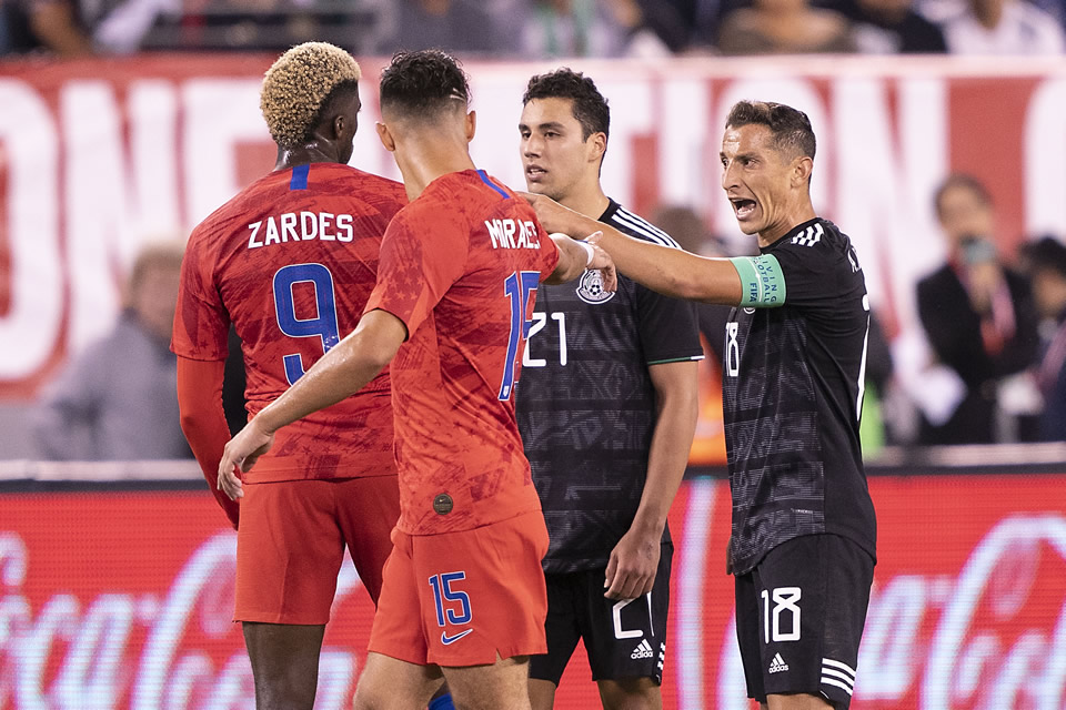 Otra vez los ánimos se encendieron en el clásico de concacaf (FOTO: Imago7)