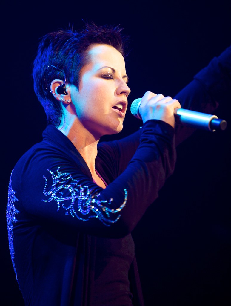 Dolores Mary Eileen O'Riordan nació el 6 de septiembre de 1971 en Ballybricken, Irlanda.