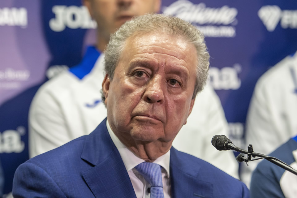Garcés presentó a Robert Dante Siboldi este viernes como DT de Cruz Azul (FOTO: Mexsport)