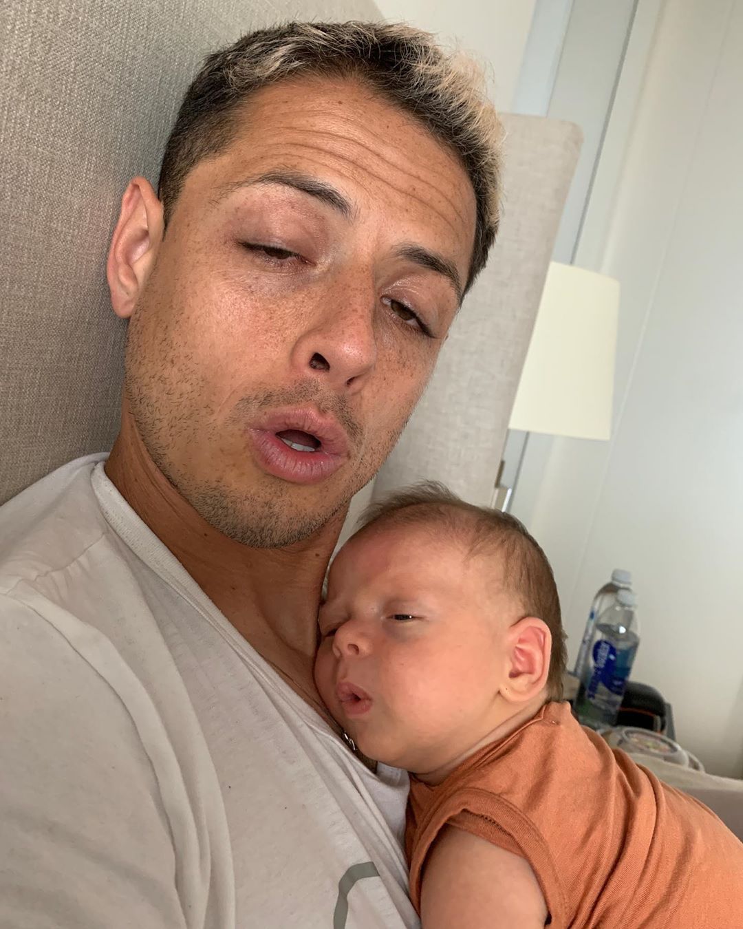 El pequeño Noah vivirá de cerca el juego del Tri, donde el Chicharito regresará bajo las órdenes del Tata. (Sara kohan)
