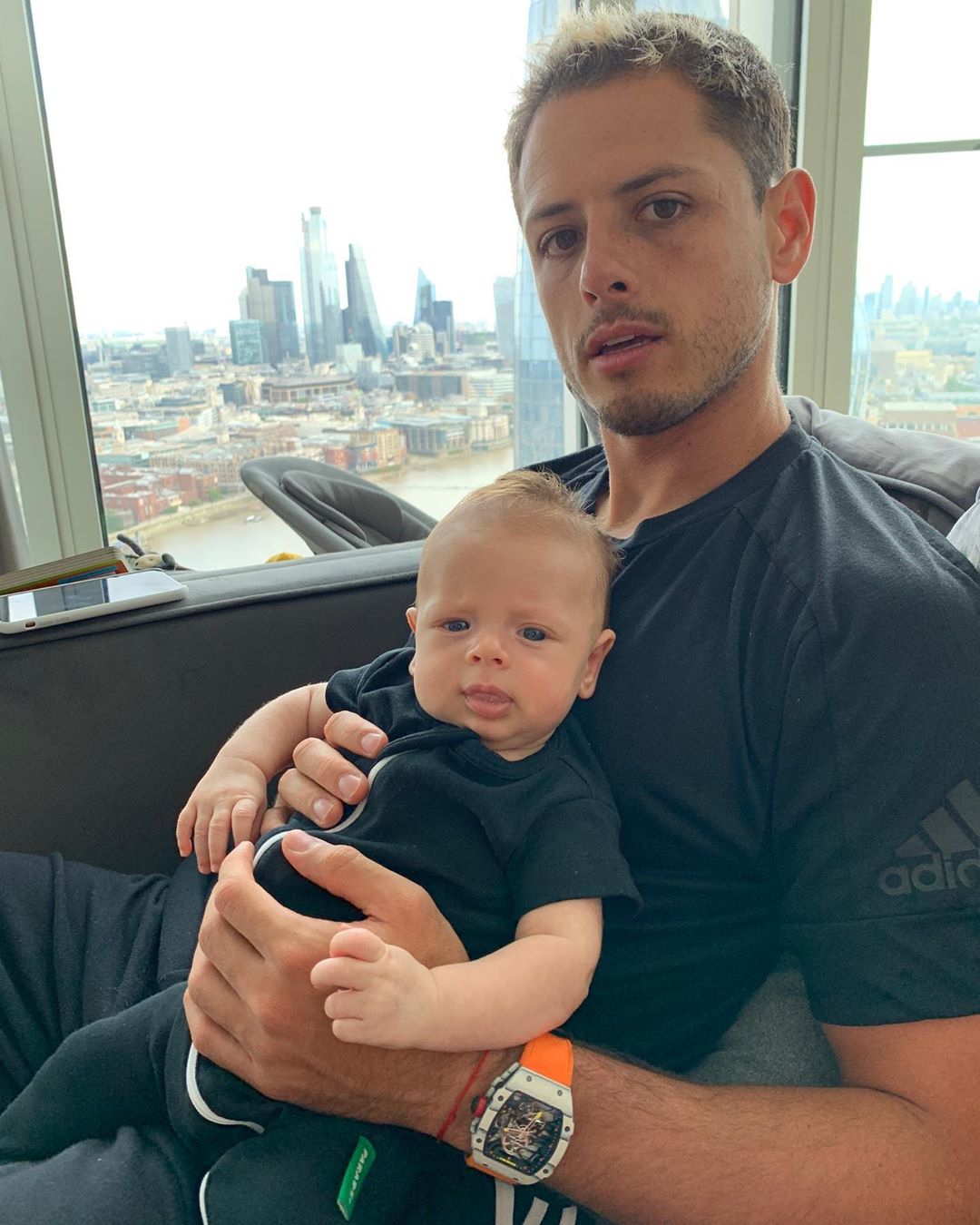 El pequeño Noah vivirá de cerca el juego del Tri, donde el Chicharito regresará bajo las órdenes del Tata. (Sara kohan)
