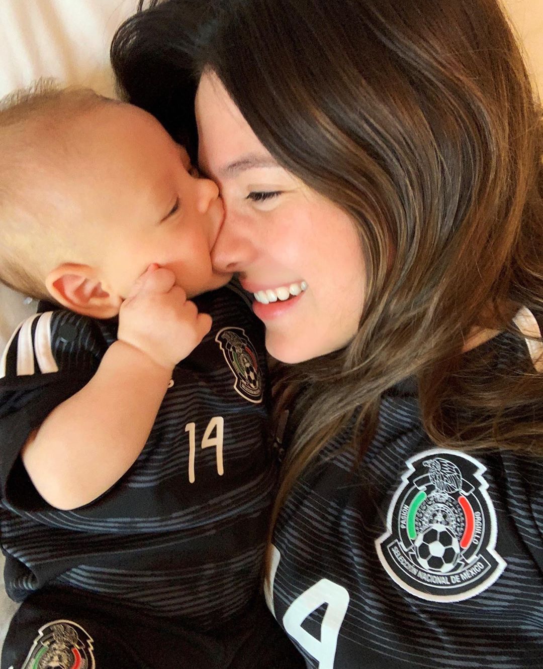 El pequeño Noah vivirá de cerca el juego del Tri, donde el Chicharito regresará bajo las órdenes del Tata. (Sara kohan)