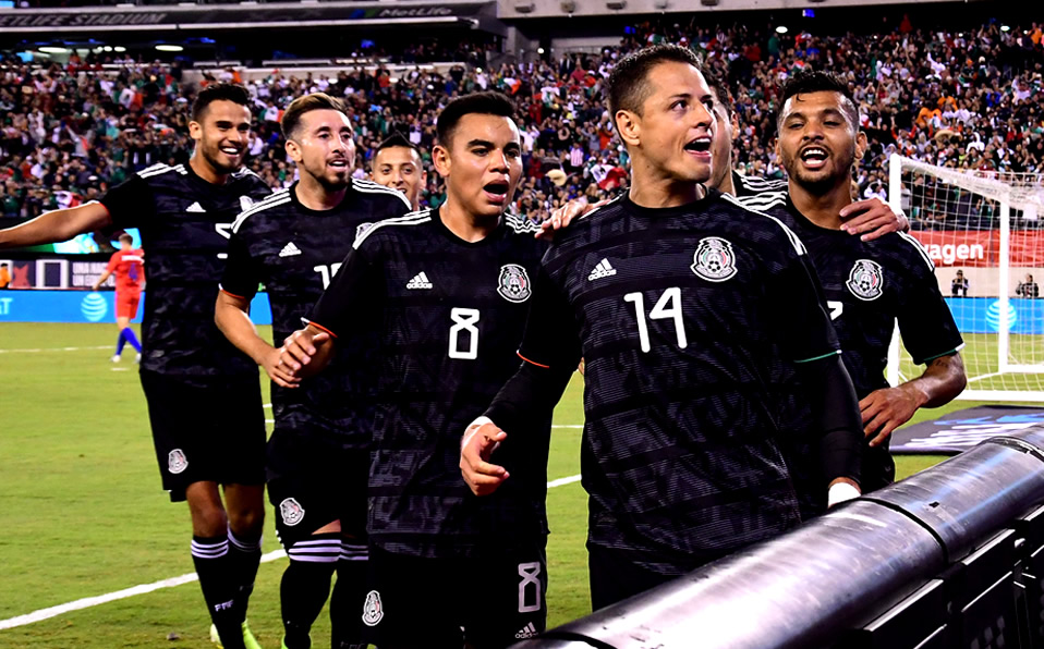 El Tecatito asistió perfecto a Chicharito para abrir el marcador. (Foto: Mexsport)