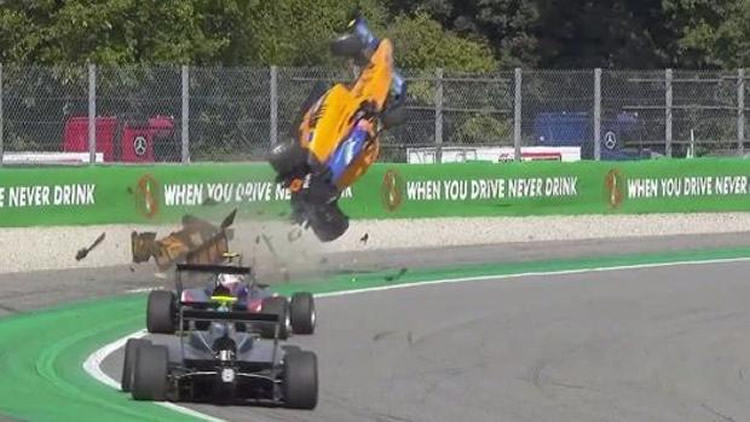 El monoplaza del australiano salió volando