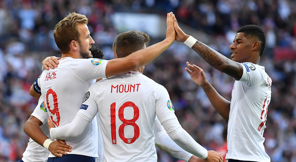 Tres goles de Harry comandaron la goleada (FOTO: AFP)