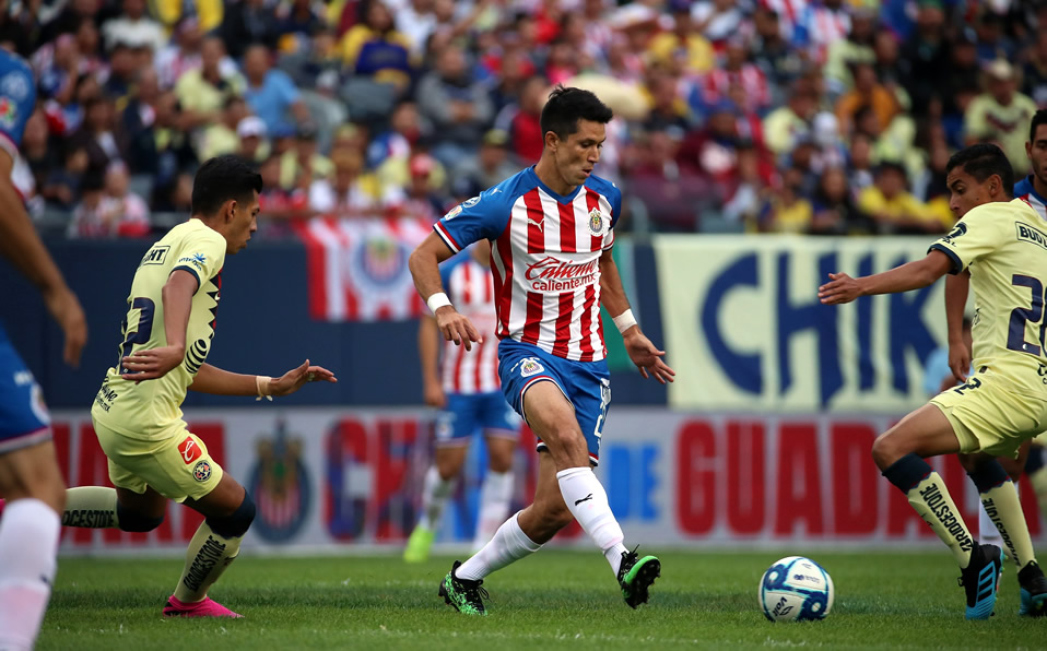 Jesús Molina fue el jugador más peligroso de Chivas. (Foto: @Chivas)
