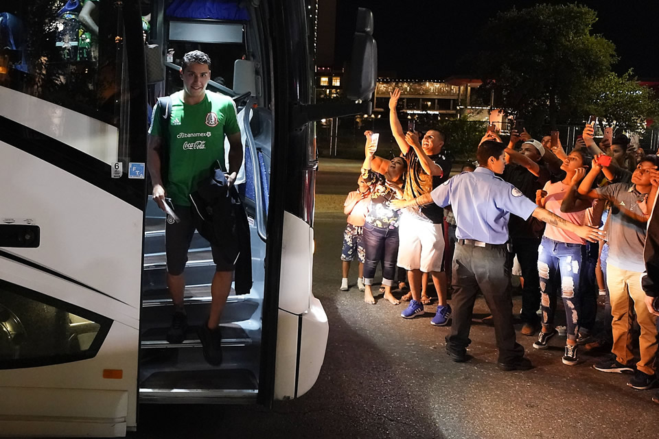 Jorge Sánchez arribando a SA (FOTO: MiSelección)