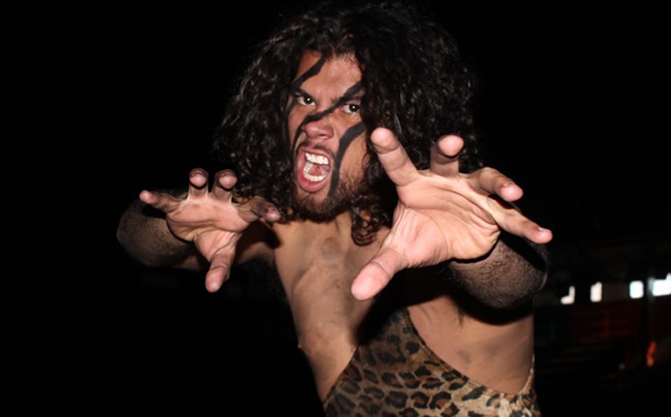 Bárbaro Cavernario: Es una de las jóvenes figuras del CMLL y desde que perdió la máscara ha ganado siete cabelleras y una máscara.