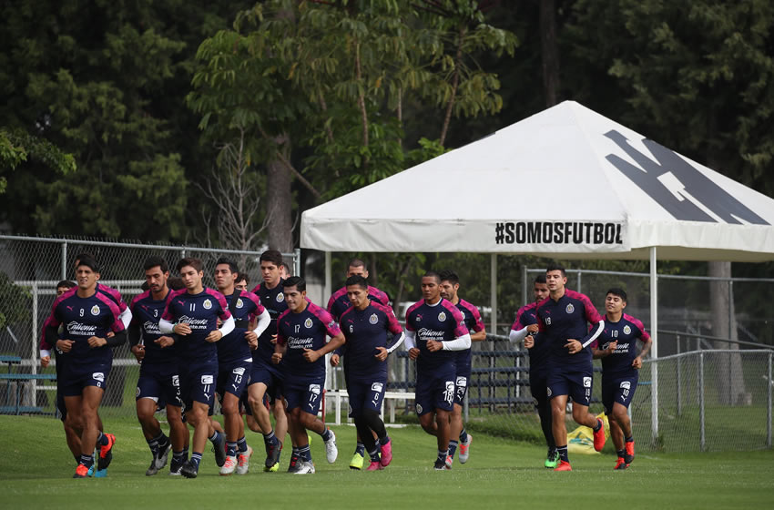 Chivas entrenó en Verde Valle con la ausencia de Molina. Foto @Chivas