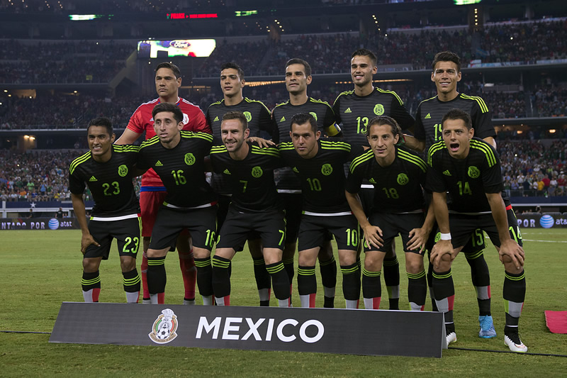 Este fue el equipo titular que enfrentó a Argentina en septiembre de 2015. (Foto: Imago7)