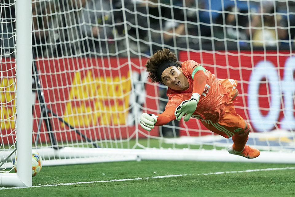 Ochoa no pudo hacer mucho para evitar la goleada (FOTO: Imago7)