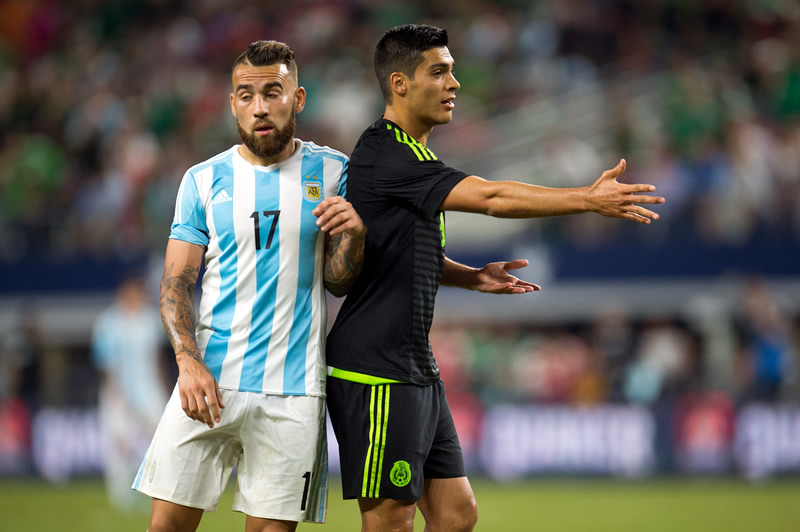 Raúl Jiménez se fue en blanco en aquel partido. (Foto: Mexsport)