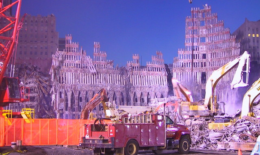 El autor de las fotos, aún sin identificar, parece ser un trabajador de la construcción que ayudó a despejar la destrucción del WTC. Jason ScottPese a