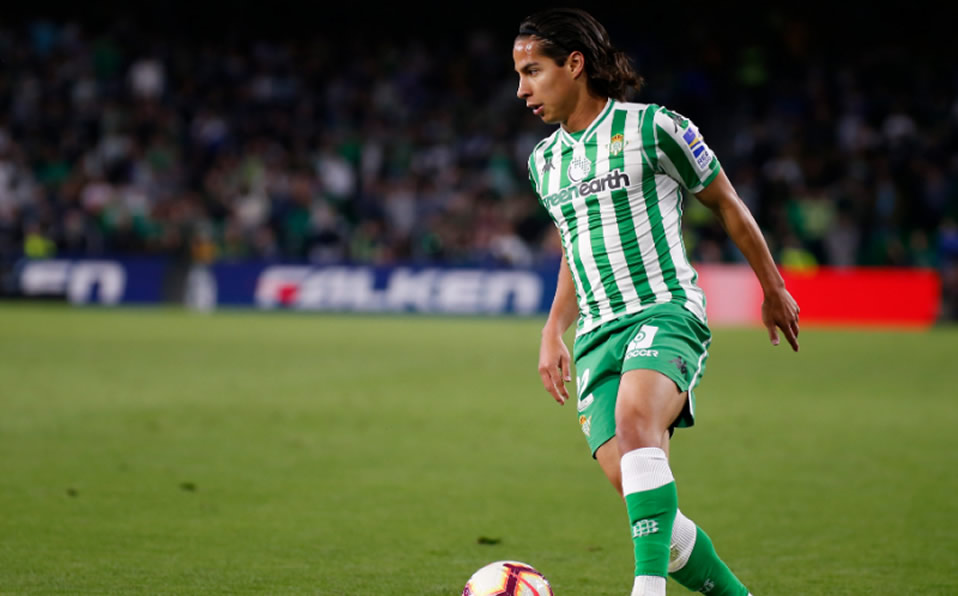 Lainez tuvo actividad ante el Barcelona. (Betis)