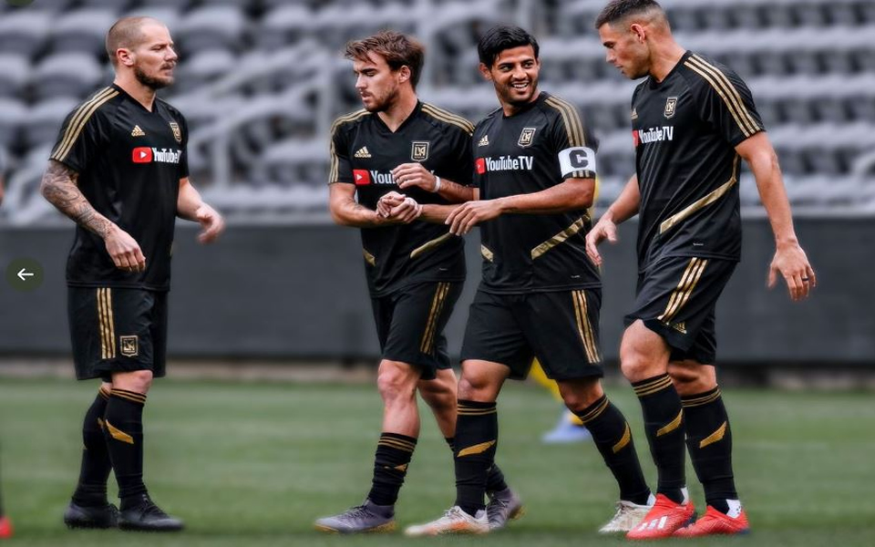 Carlos Vela celebra un gol (Twitter @LAFC)
