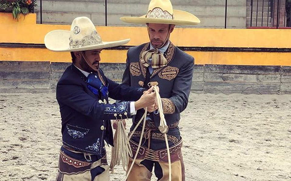 El exfutbolista levantó suspiros vestido de charro. (diegoherreraytu)